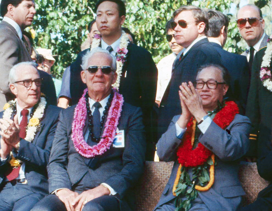 China_Premier_Claps