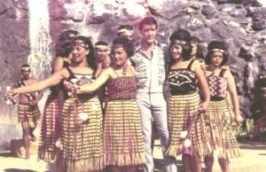 ELVIS PRESLEG MAORI PERFORMERS