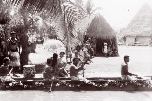 Elvis_on_canoe2_eloise_goo