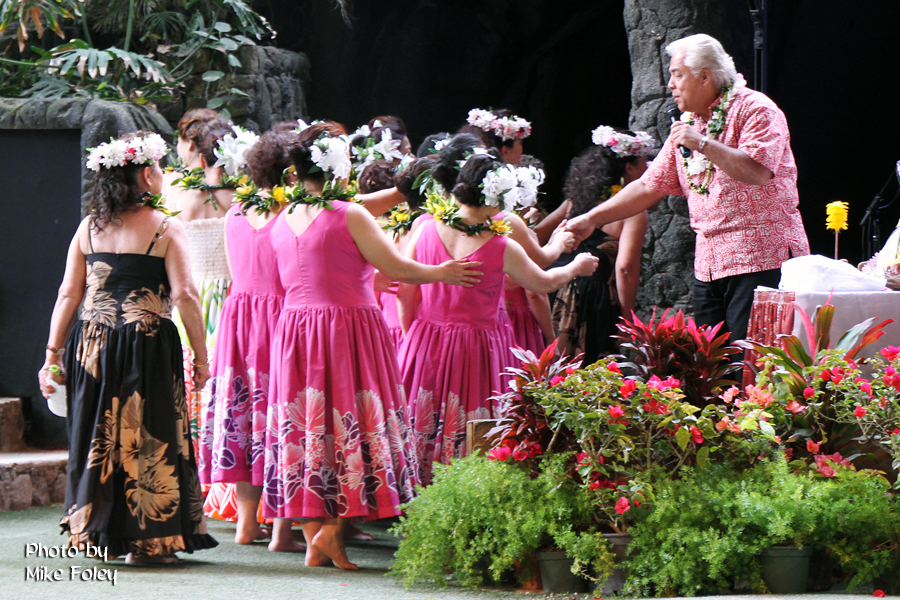 Cy Bridges (left) thanks members of a Japanese hula halau who had just finished performing in the PCC's 23rd annual Moanikeala Hula Festival on January 19, 2013.