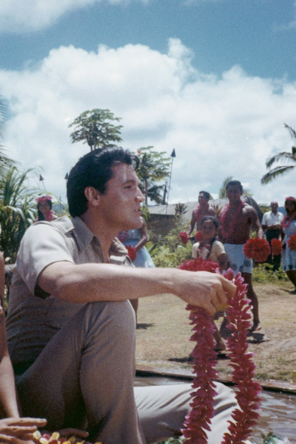 elvis_with_lei6-65